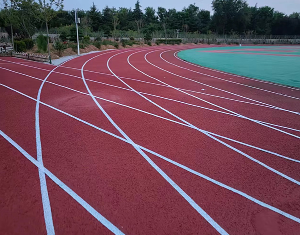 學校塑膠跑道