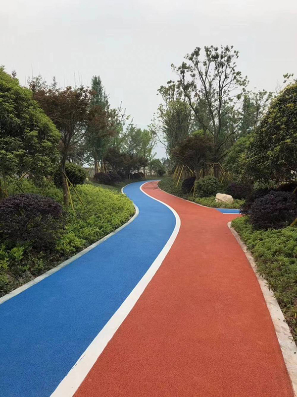 公園塑膠跑道選材的時候，應該考慮哪些因素？